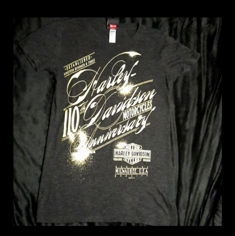*4 for $28* *Like New* Harley Davidson 110th Anniversary fitted t-shirt